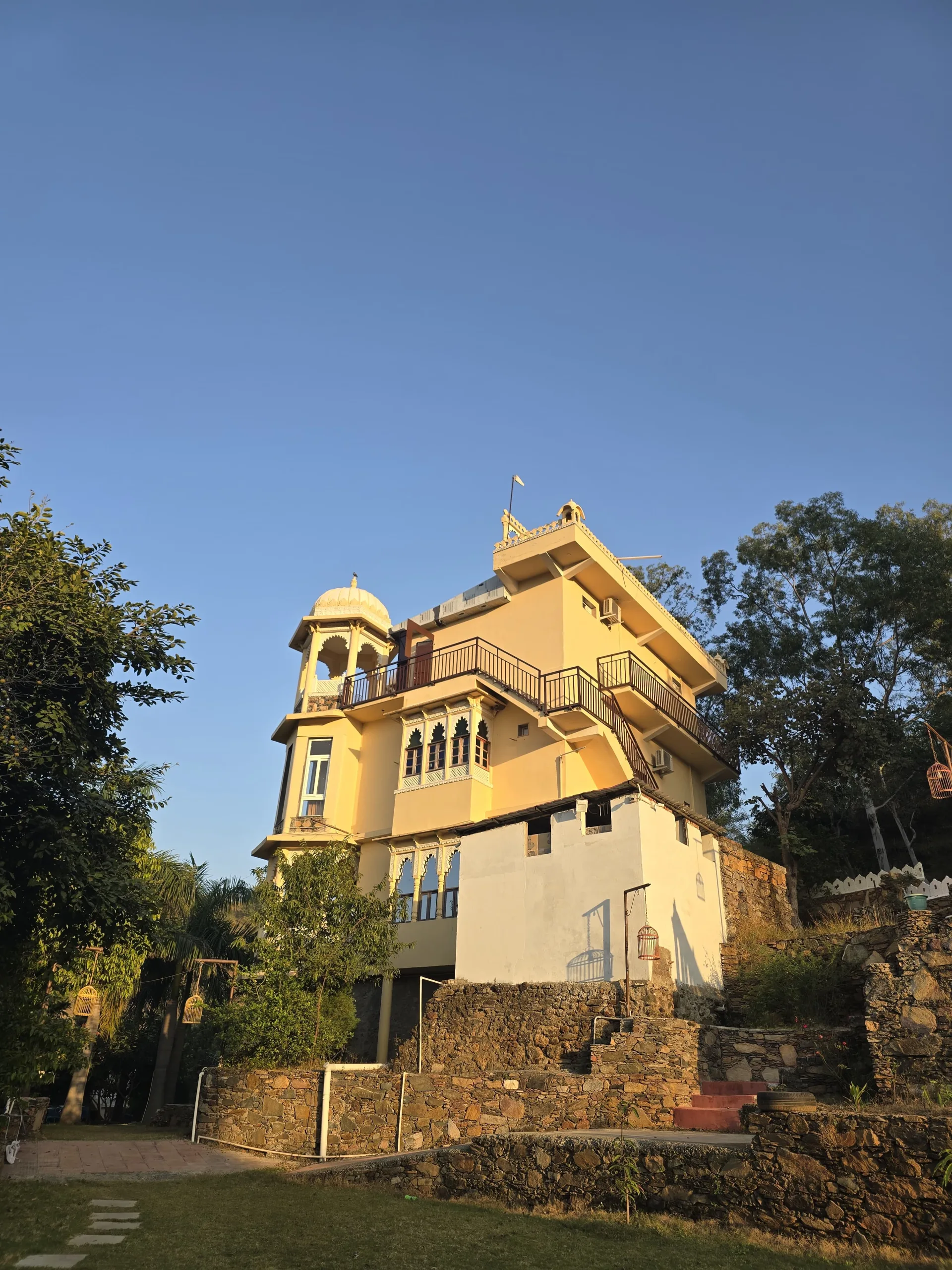 Royal Portico Villa & Resort in Ghasiyar